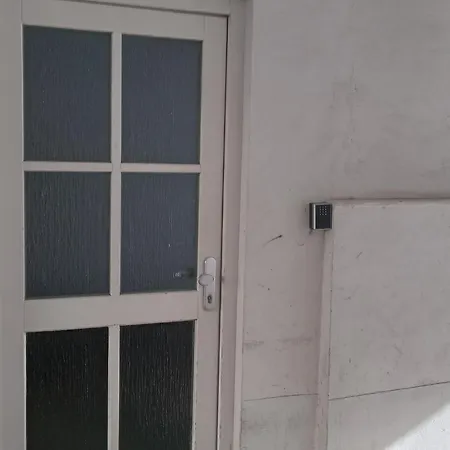 شقة Charming 4-bedroom In With Heating *